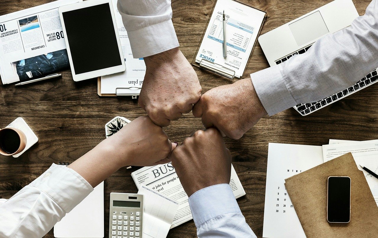 Banque en ligne pour les professionnels : quels sont les avantages ?