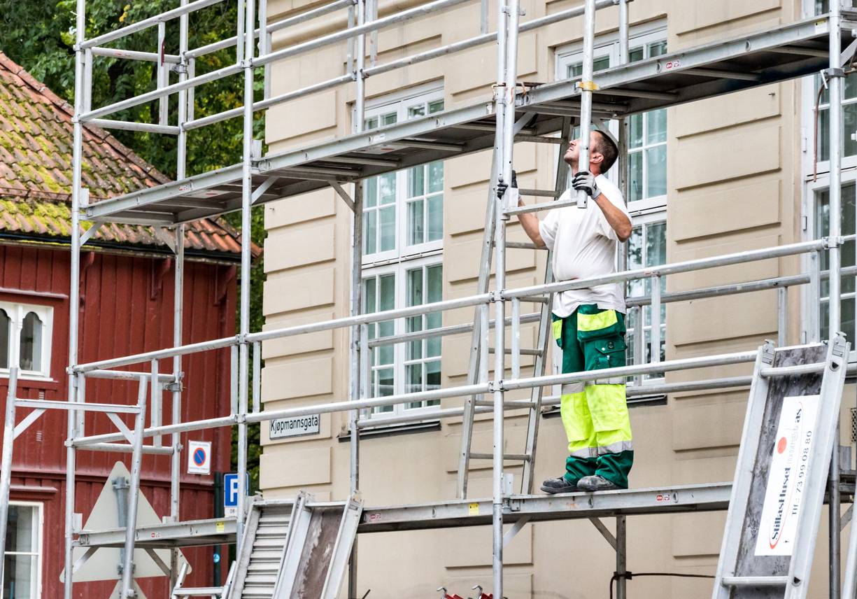 échafaudage maçon travail en hauteur
