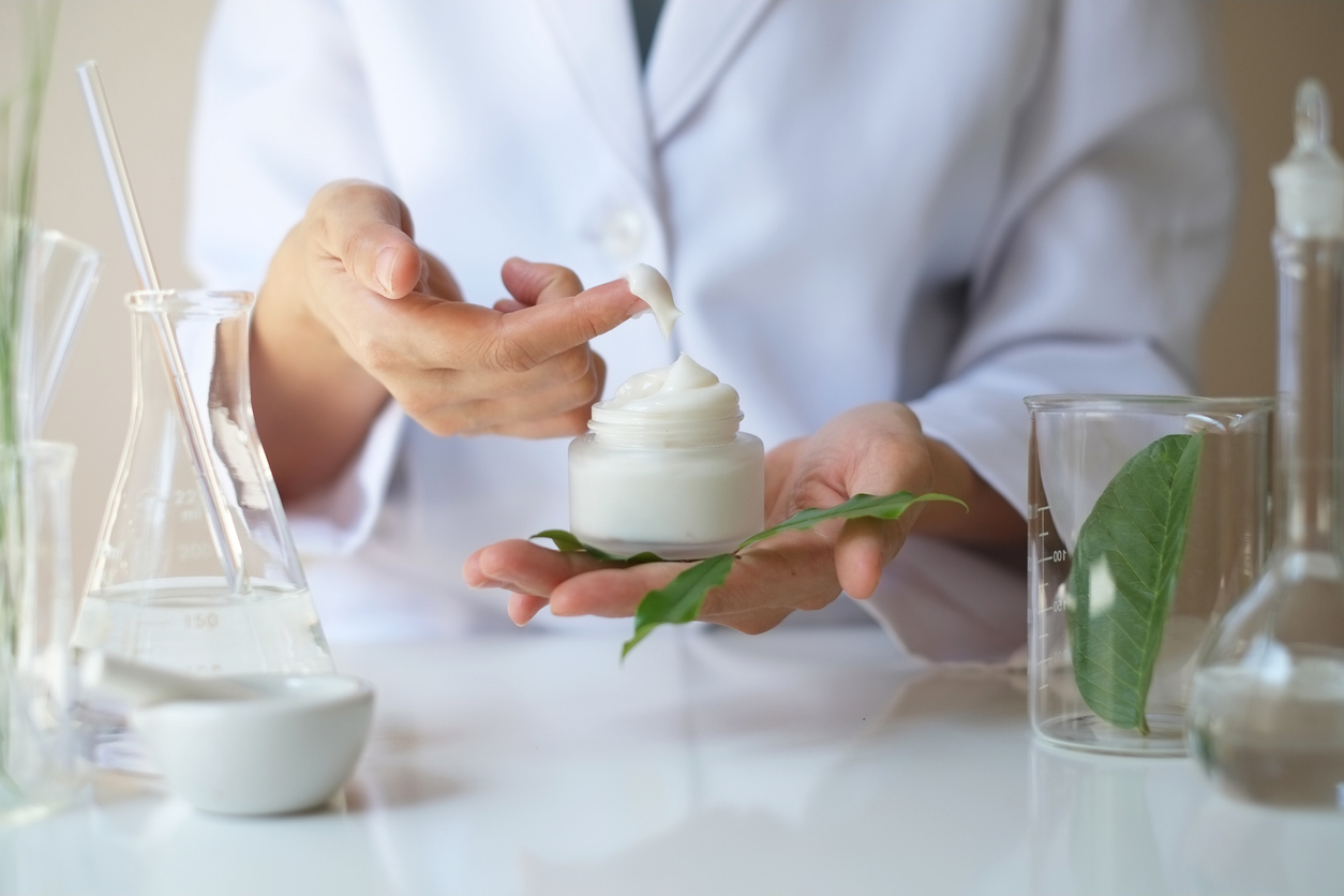 Pourquoi confier la fabrication de vos cosmétiques à un laboratoire spécialisé ?