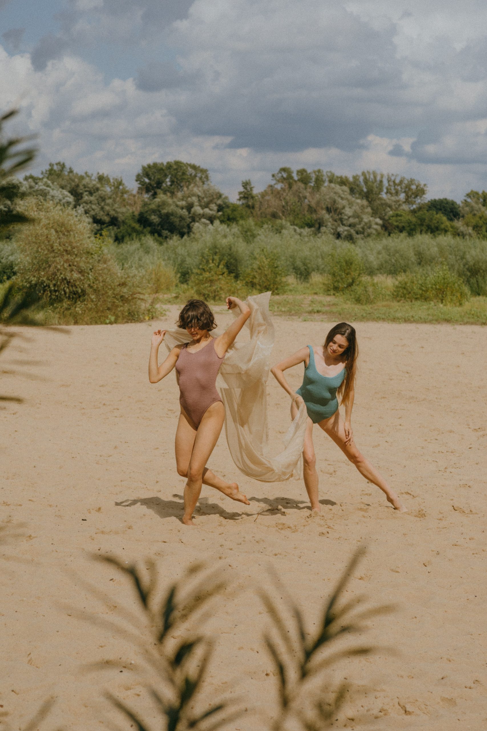Hauts de maillots de bain femme : les marques qui subliment votre été